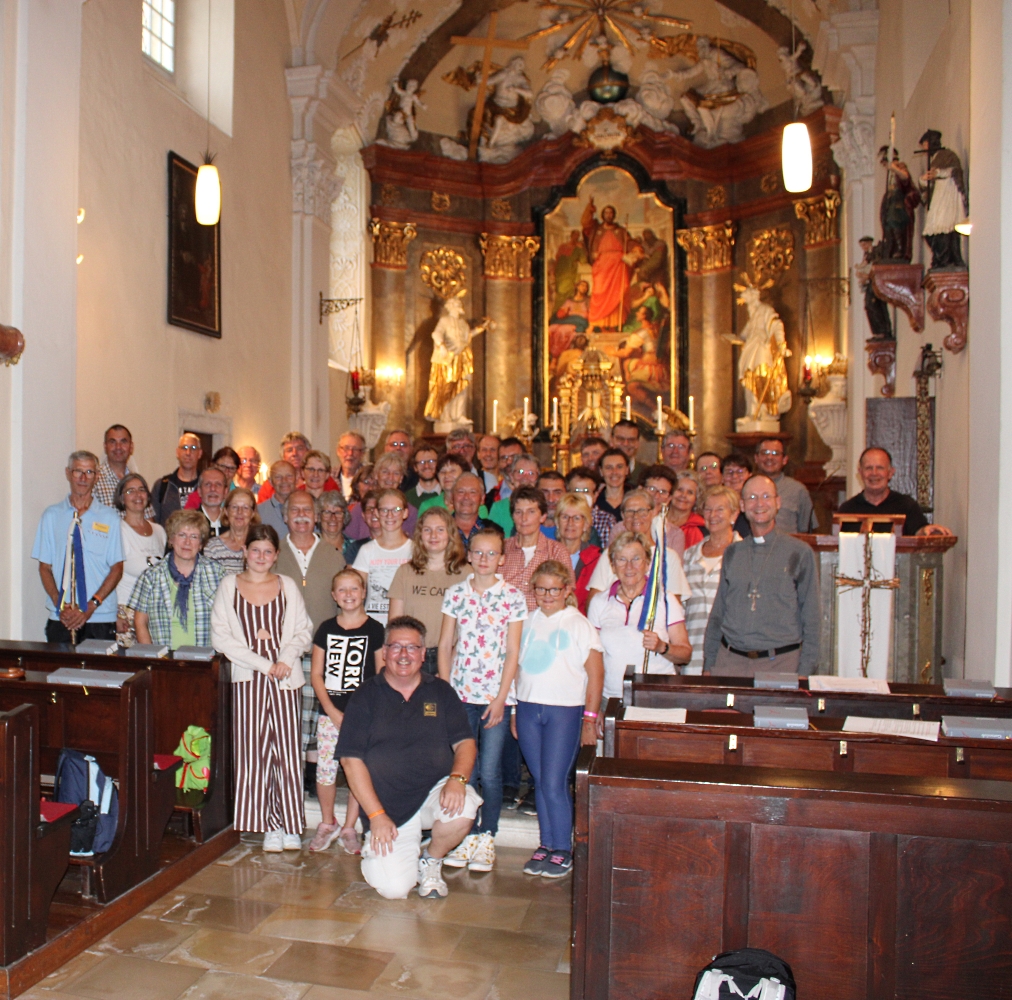 Pilgergruppe beim Abschluss in der Jakobskirche Etsdorf